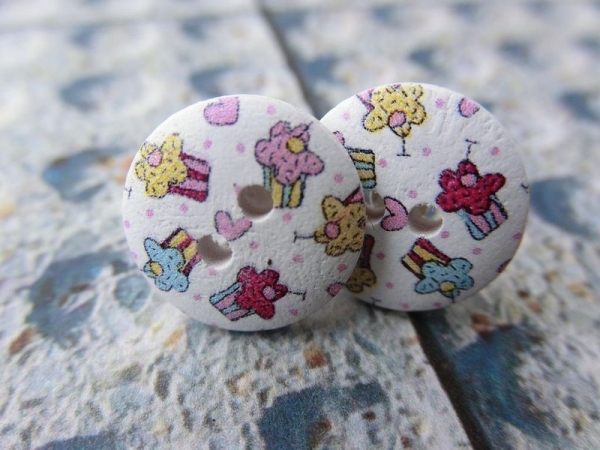 Holz Knopf Ohrstecker Cupcake Muffin Herz